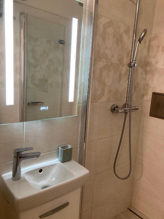 Apartment Jana Masaryka Prága Kültér fotó